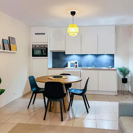 1 Bedroom Cozy In *