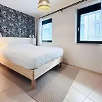 1 Bedroom Cozy In Lägenhet Oostende